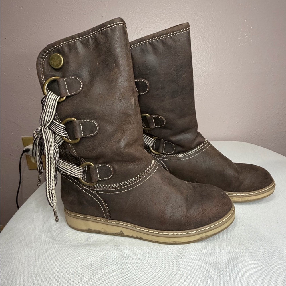White Mountain Brown Winter Boots with lace up back, size 6.5